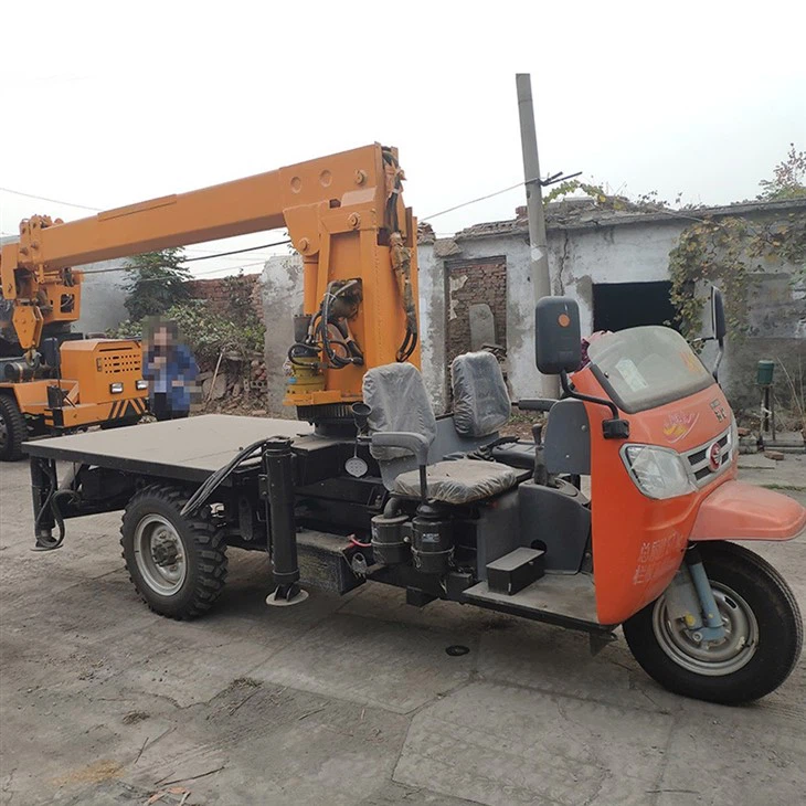 Three-wheeled Truck Crane